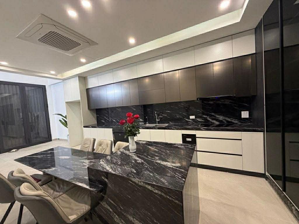 Ô TÔ ĐỖ CỬA, phố NGỌC THUỴ, LONG BIÊN. 51m2 x 6 tầng. Nhỉnh 14 tỷ có TL.